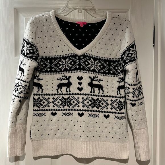 Betsey Johnson Soft Winter Fleece Sweater Size Small. - Picture 1 of 6